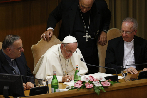 World’s mayors head to Vatican, vow to tackle climate change, poverty