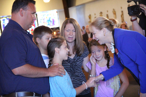 Philadelphia family surprised at Mass with news they’ll meet pope