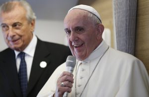20150922cnsnw0285 1 300x197 - Pope Francis speaks to media aboard flight from Cuba to U.S.