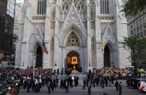 20150924cnsnw0408 1 300x197 - Pope Francis arrives at St. Patrick&#039;s Cathedral in New York for evening prayer service
