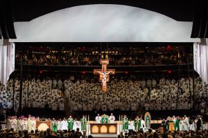 20150925cnsnw0497 1 300x200 - Pope Francis celebrates Mass at Madison Square Garden in New York