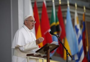 20150926cnsnw0626 1 300x205 - Pope Francis gives an address from  Independence Hall in Philadelphia