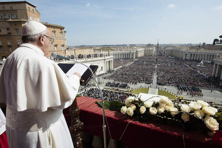 Reconcile with God, resurrect hope  in others, pope urges at Easter