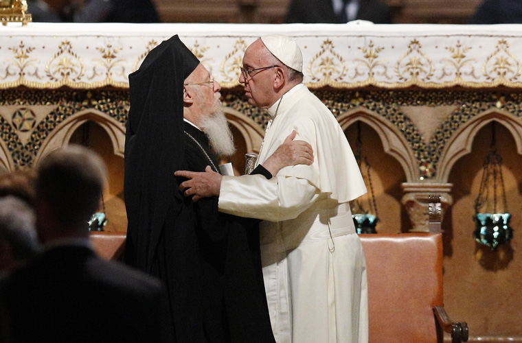 Pope Francis, retired Pope Benedict praise Patriarch Bartholomew