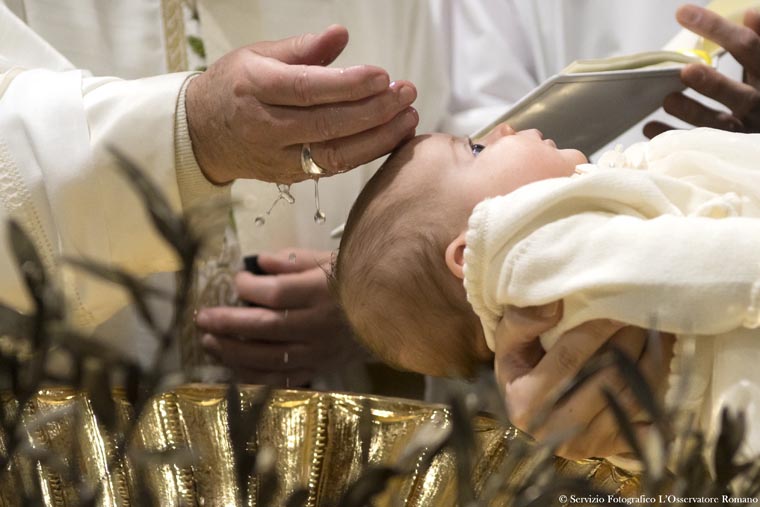 Guard the faith, make it grow, pope tells parents at baptism
