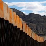 20170125T1454 7616 CNS TRUMP ORDERS WALL 1 150x150 - Trump signs memorandum on building border wall
