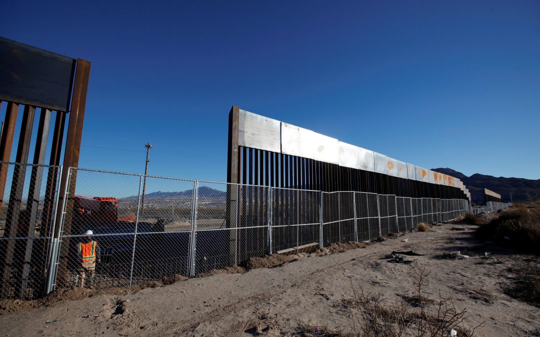 Trump signs memorandum on building border wall