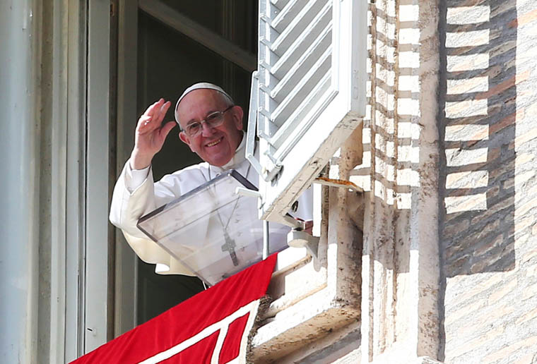 Bravely tackle hardship knowing God will never let you down, pope says