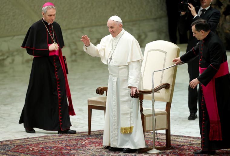 Don’t confess other’s faults, own up to sins, pope says at audience