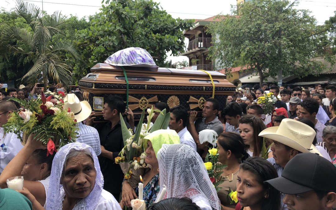 On Easter, Salvadorans bury priest assassinated during Holy Week