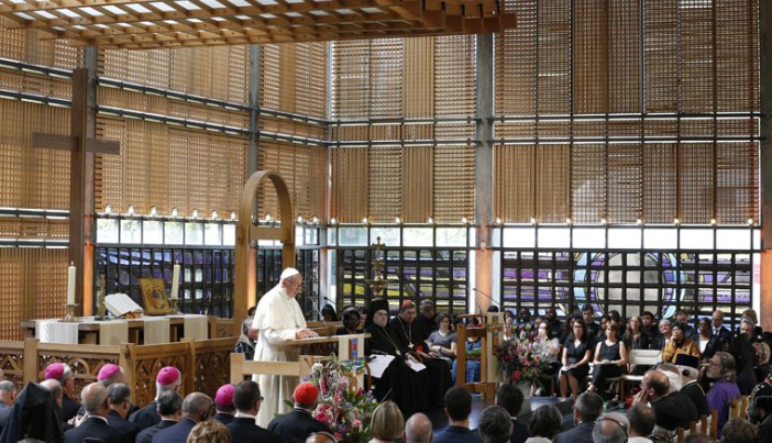 Broken world needs Christian unity, pope tells Christian leaders at WCC