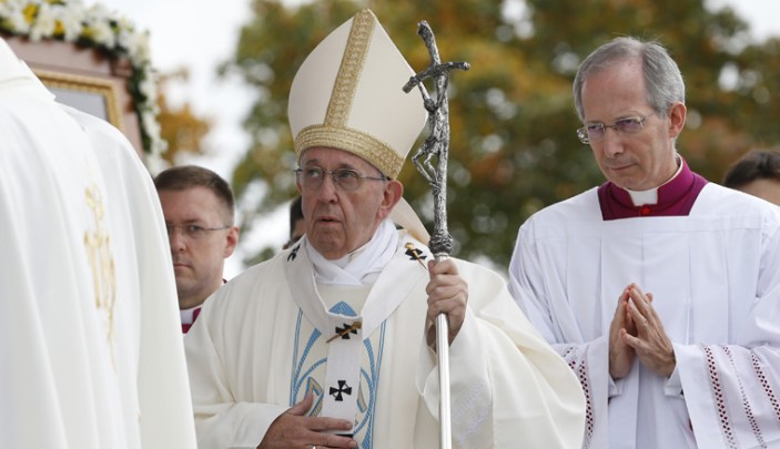 Stay close to the suffering, forgive one another, pope tells Latvians