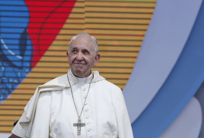 Keep God’s love alive, pope tells young people at World Youth Day