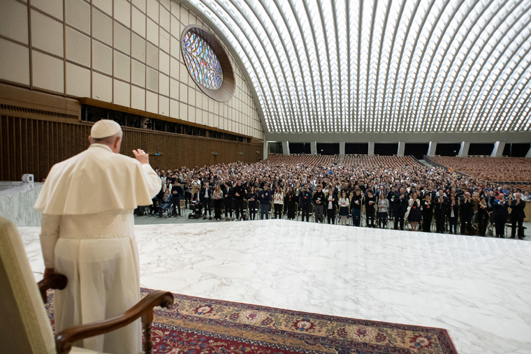 Prayer, dialogue, enthusiasm are key to making good choices, pope says