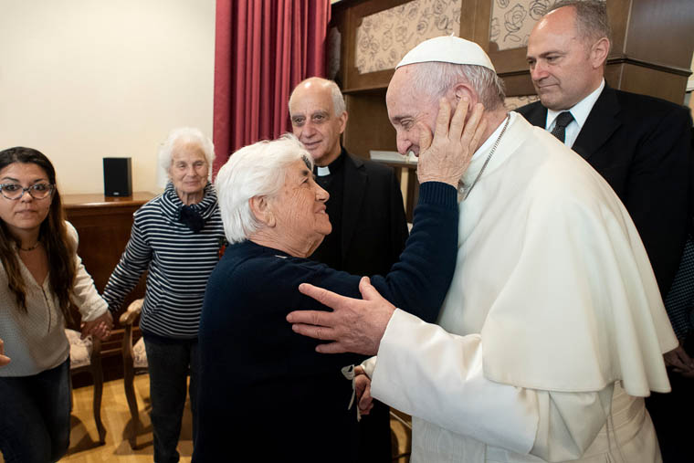 Pope makes surprise visit to community for people with Alzheimer’s