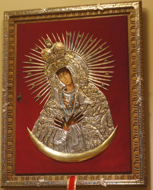 Mary icon - Bishop concelebrates Mass at refurbished Holy Trinity