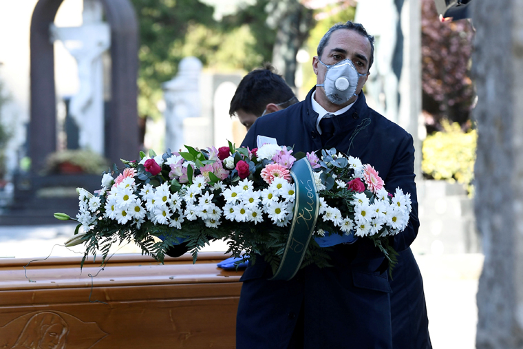 During pandemic, priests work to bridge distance between deceased, family