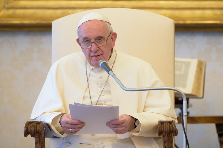 Pope encourages people to rediscover the need for prayer
