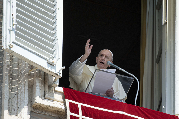 Pope encourages people to rediscover importance of Sunday liturgy