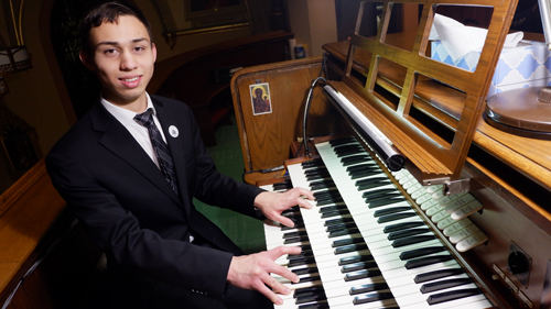 Dominic Fiacco at organ - Church organist Dominic Fiacco earns standing ovations in Utica