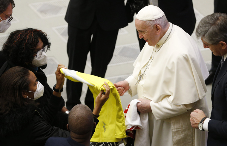 Denying dignity of work is an ‘injustice,’ pope says