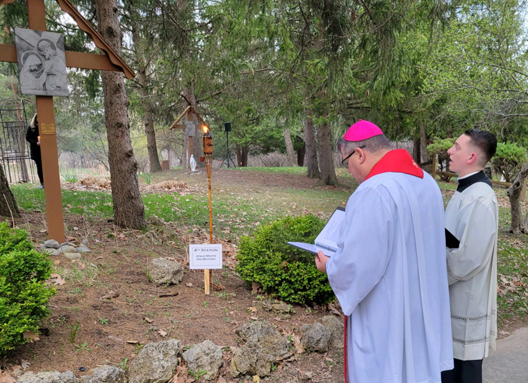 Retreat house hosts Stations of Cross for first time since COVID