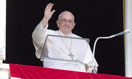 Everyone faces temptation, but Jesus is always close by, pope says