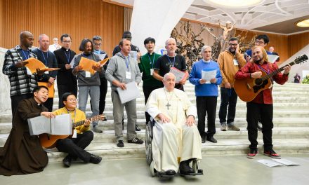 Charismatic renewal must help dioceses with lay formation, pope says