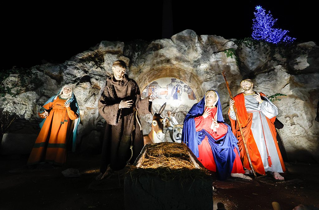 Pope marks 800th anniversary of Nativity scene, asks prayers for Holy Land